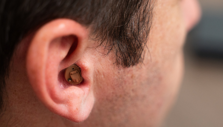 Acúfenos y sus consecuencias: Navegando por el rugido invisible